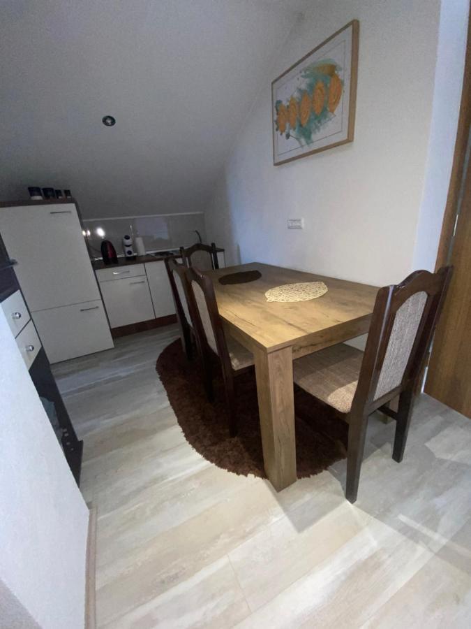 Apartman Filip Udbina Exterior photo