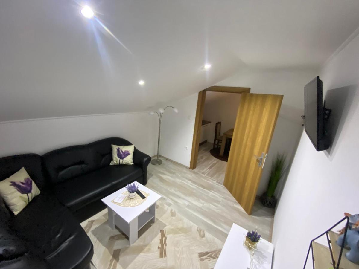 Apartman Filip Udbina Exterior photo