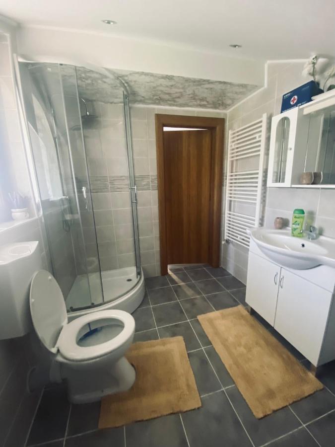 Apartman Filip Udbina Exterior photo
